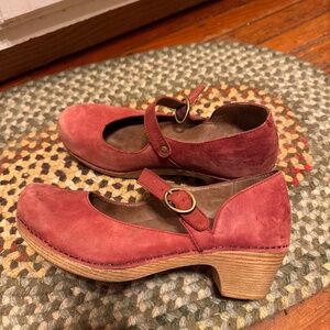 Dansko Women's Missy Mary Jane Red Vegan size 10.5 eu 41   Leather uppers. Roomy